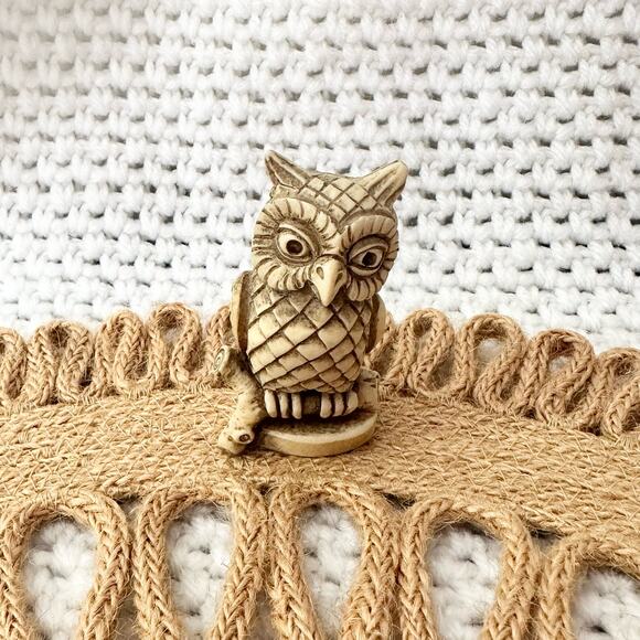 Vintage Hand Carved Perched Owl on Limb Figurine 2.25" Made Italy Shelf Sitter - Picture 1 of 8